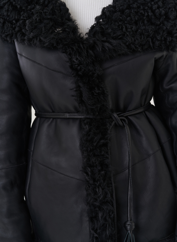 Двухсторонняя дубленка черного цвета