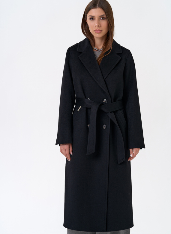 Женское пальто с английским воротником