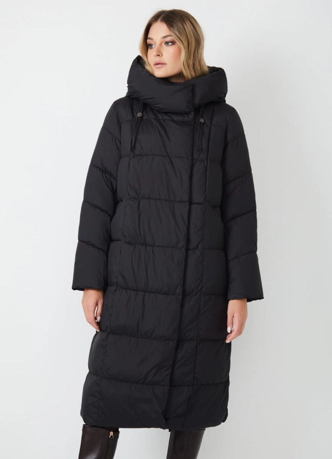Женский пуховик черного цвета с капюшоном модель № 31152 меха малина