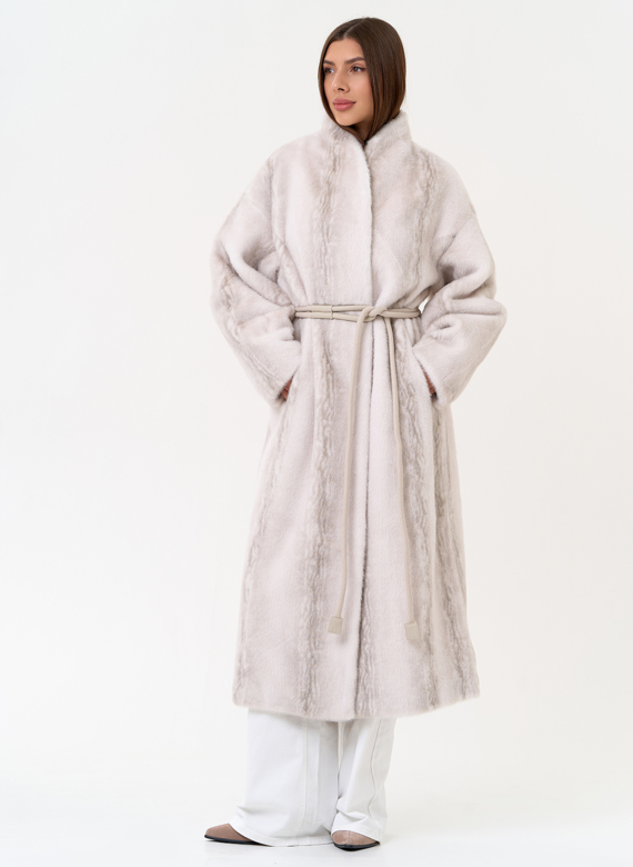Светлое пальто из эко меха с поясом