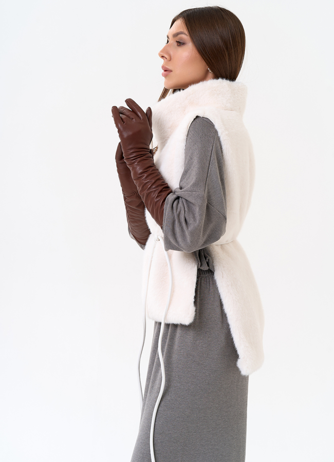 Женская манишка из эко меха в светлом цвете модель № 31268 в рассрочку