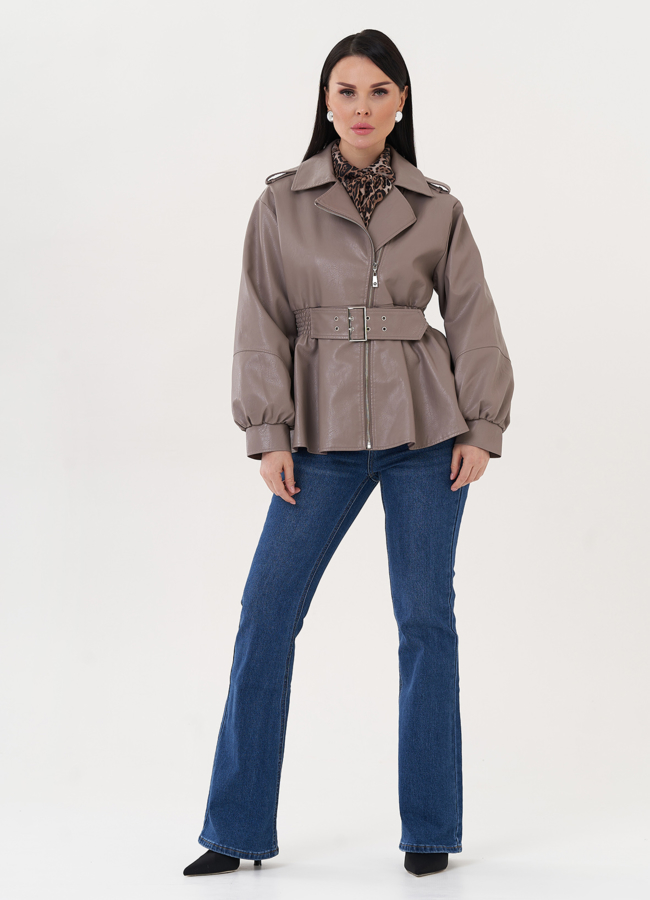 Куртка-косуха из эко кожи бежевого цвета модель № 26969 меха малина