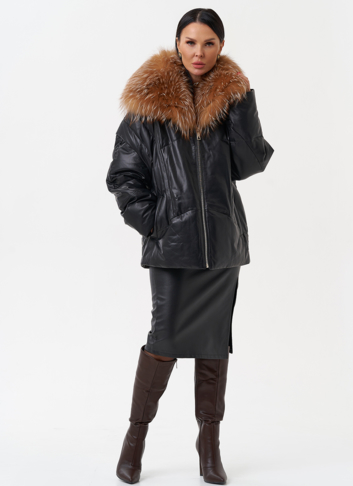 Женский кожаный пуховик с отделкой из натурального меха