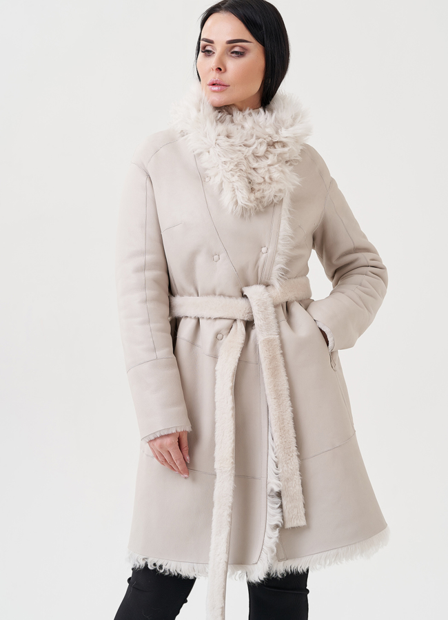 Женская дубленка бежевого цвета  модель № 23911 универмаг малина