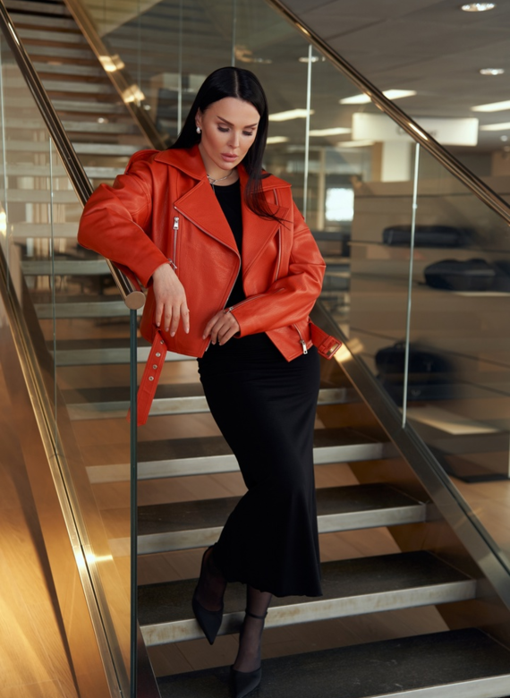 Кожаная куртка "косуха" оранжевого цвета