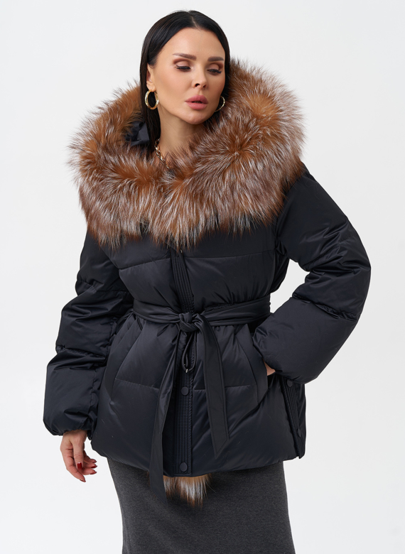 Женский пуховик с отделкой из меха лисы