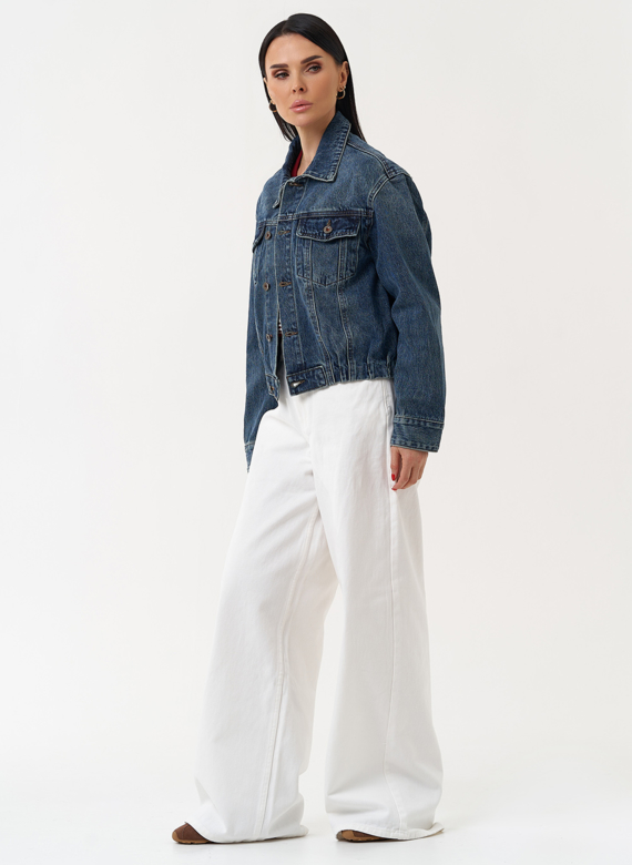 Женская джинсовая куртка синего цвета