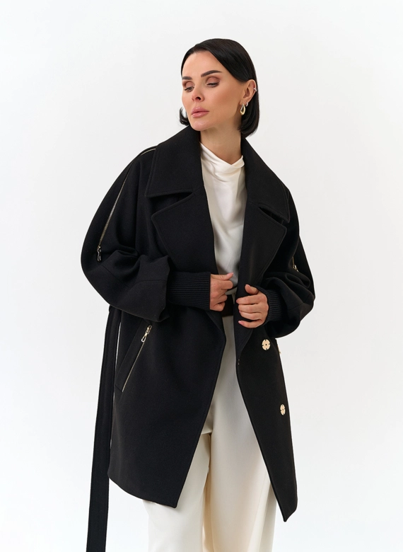 Женское укороченное пальто с декоративными молниями