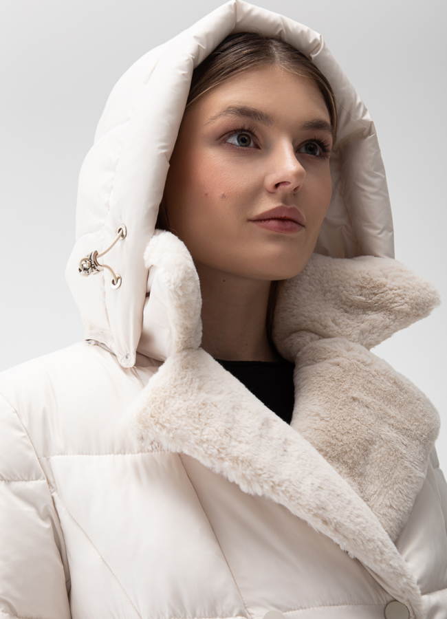 Комбинированный женский пуховик с капюшоном модель № 28391 универмаг малина