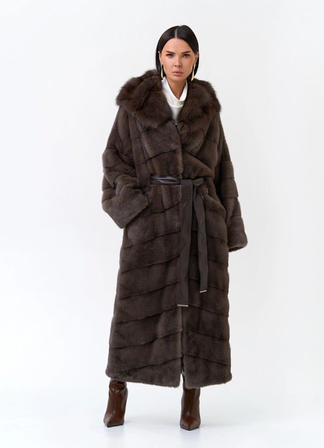 Длинная шуба из меха норки с капюшоном из меха куницы модель № 33706 меха малина