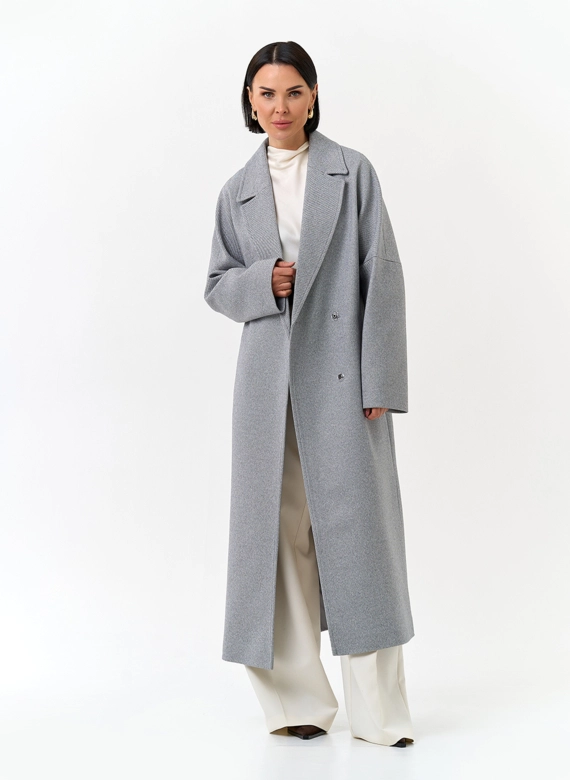 Женское пальто с английским воротником