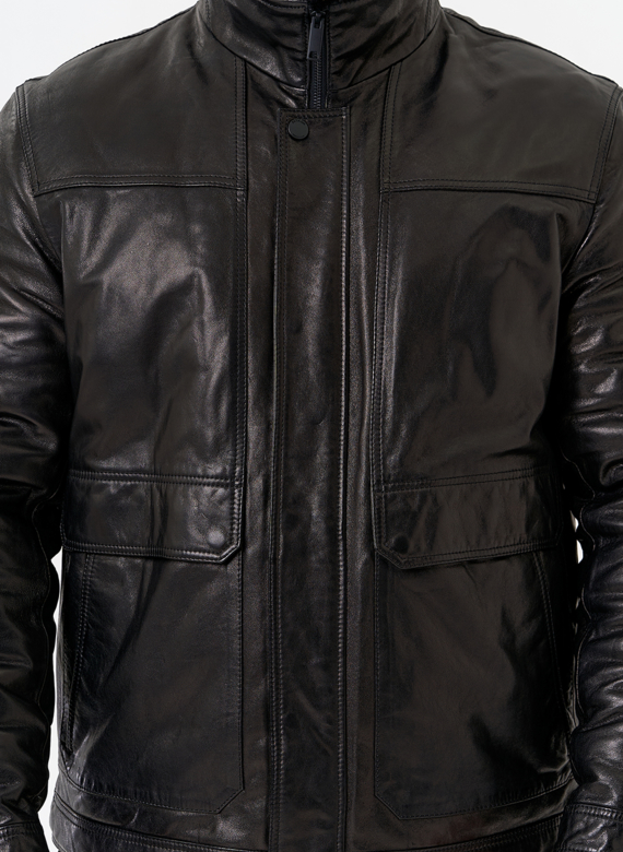 Куртка из натуральной кожи черного цвета