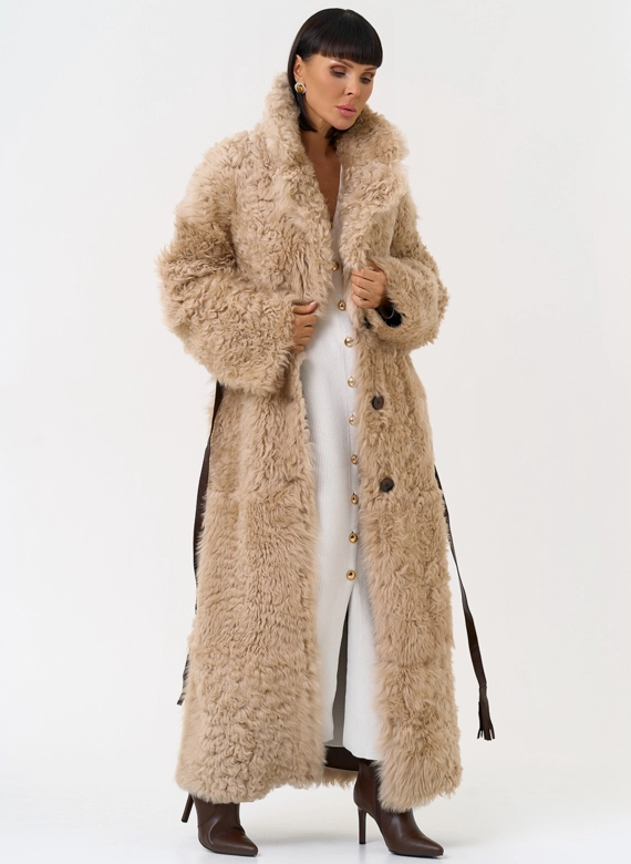 Женская двухсторонняя дубленка с декоративным поясом