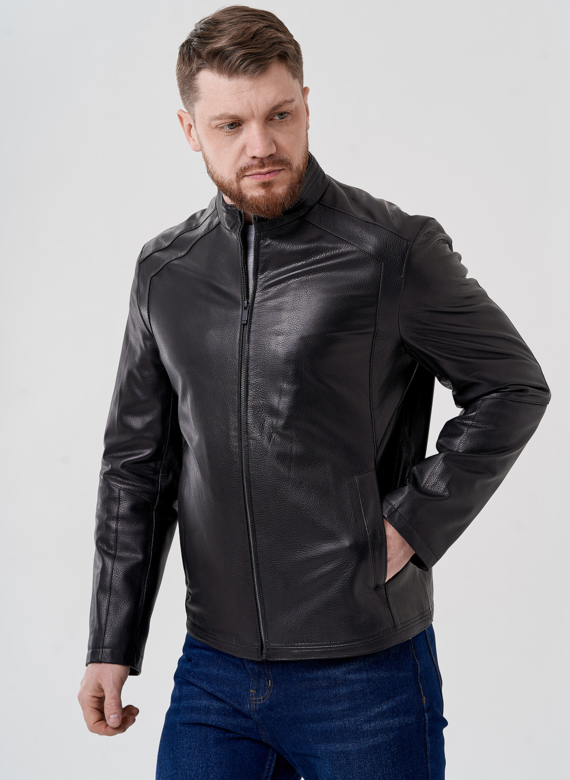 Мужская кожаная куртка черного цвета 