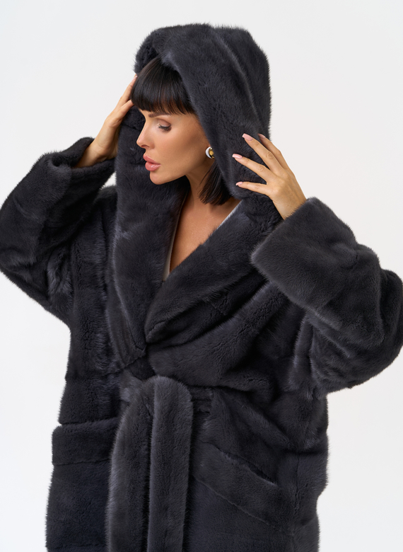 Женская шуба из меха норки с капюшоном