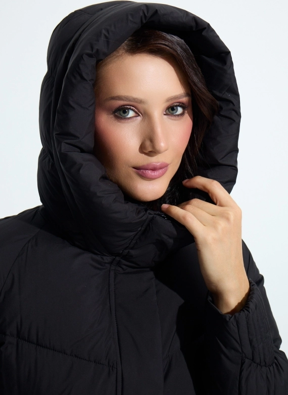 Женский пуховик с капюшоном фото