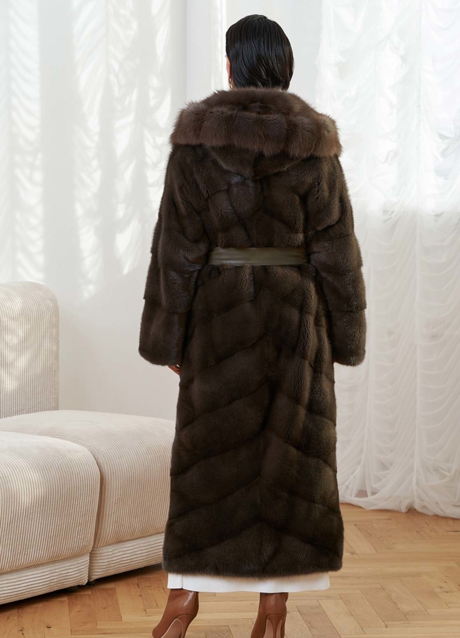 Норковая шуба с отделкой из меха куницы модель № 28667 универмаг малина